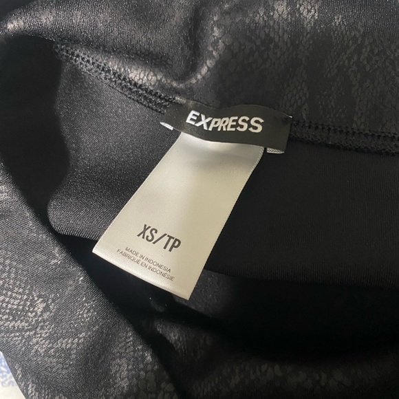 Express high rise black snake skin print leggins pants  size xs - Picture 4 of 6